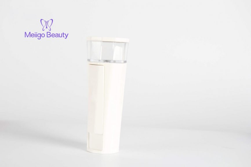 Meiigo beauty facial humidifier SP 002 3 866x577 - Nano mist sprayer handheld Ionic facial humidifier SP-002